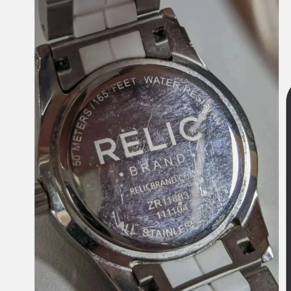 Relic Pearlized Dial White Bezel Round Silver Tone Case Link Bracelet Band Watch